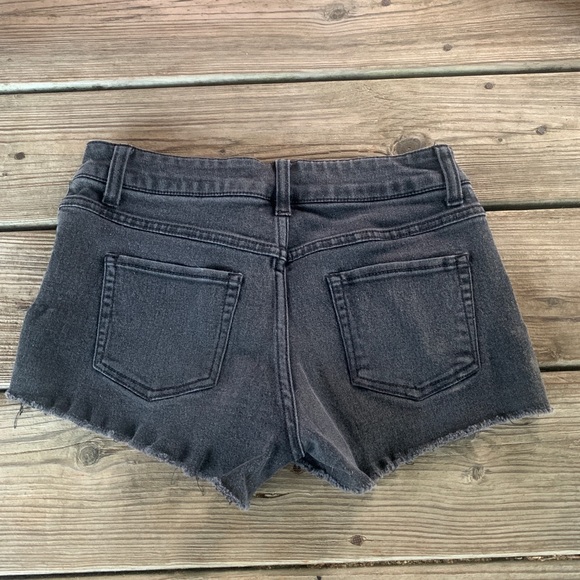 No boundaries Jean shorts - Picture 2 of 3
